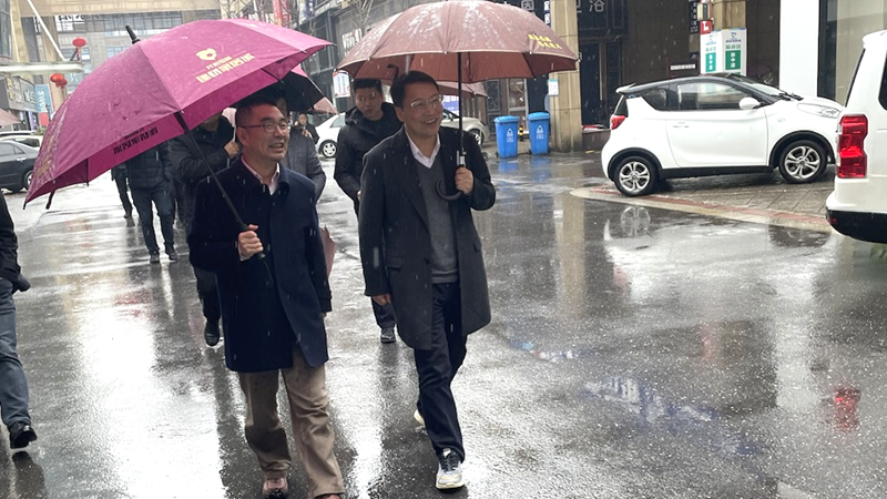 武義縣委常委、副縣長(zhǎng)邱凌云一行調(diào)研龍游國(guó)際建材家居城